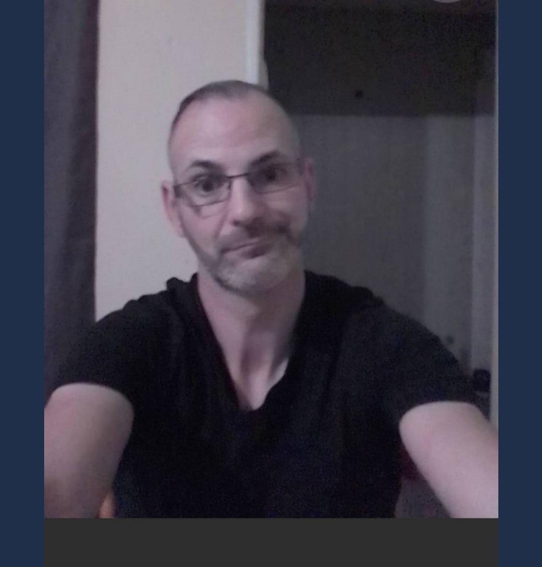 Profilo di Louis-arnaud, 46 anni, incontri a Allumiere