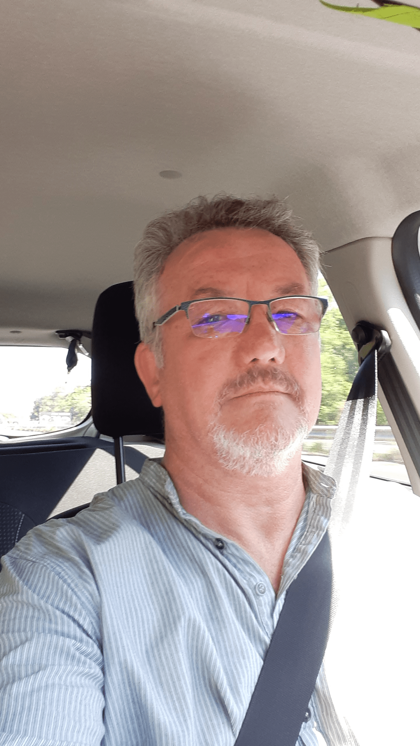 Profilo di Louis-maxence, 55 anni, incontri a Gallicano nel Lazio