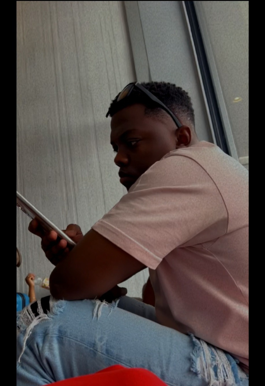 Profilo di Yves-alexandre, 27 anni, incontri a Jenne