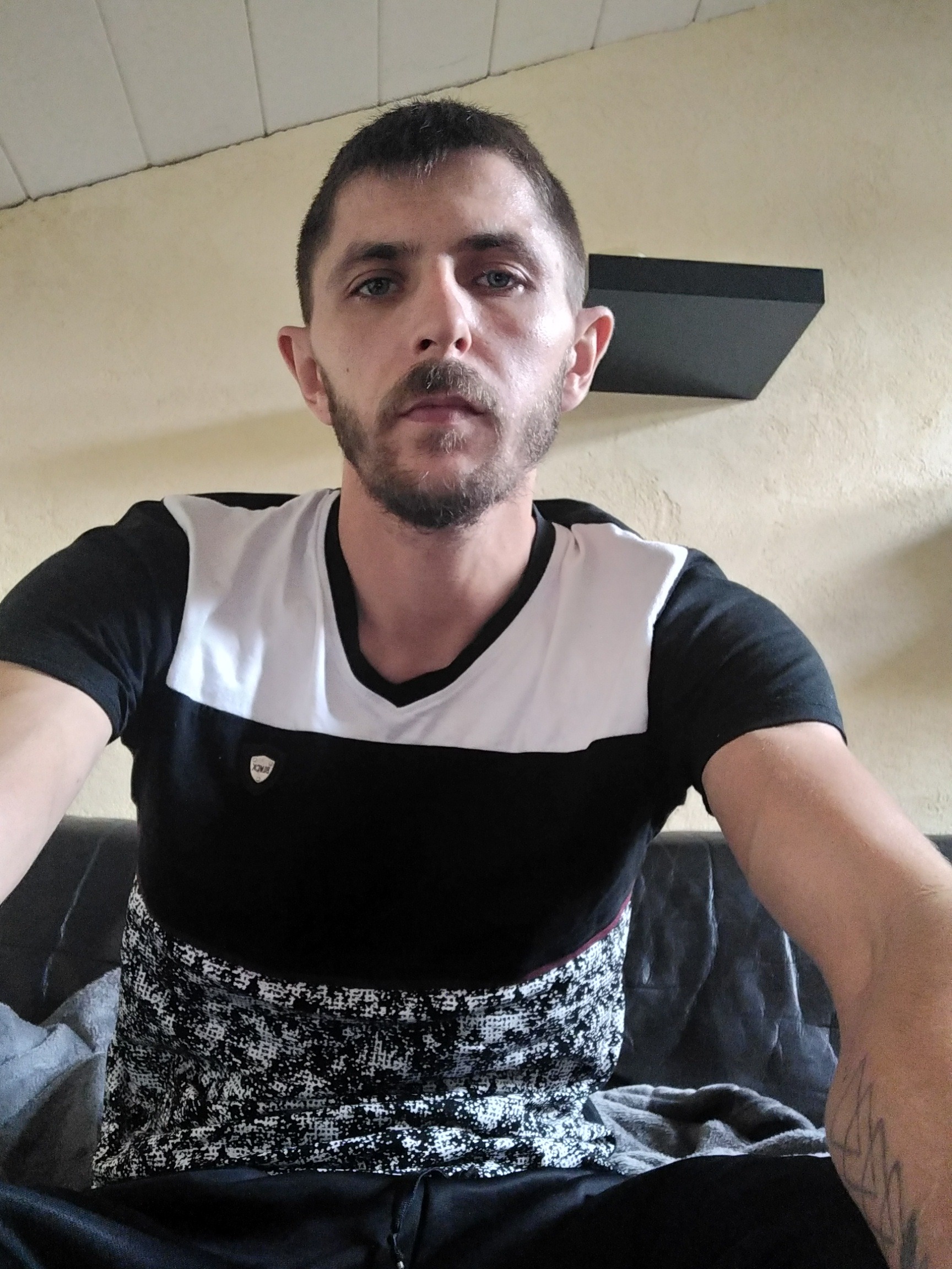 Profilo di Touhami, 34 anni, incontri a Valmontone