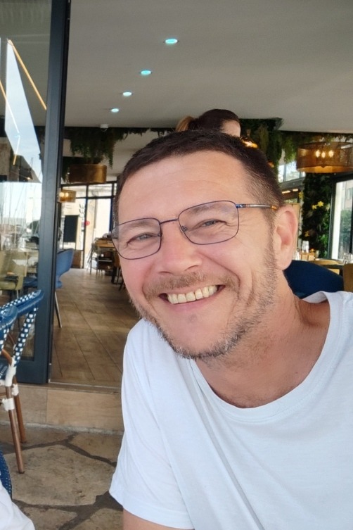Profilo di Dimitrios, 48 anni, incontri a Villa Santa Lucia