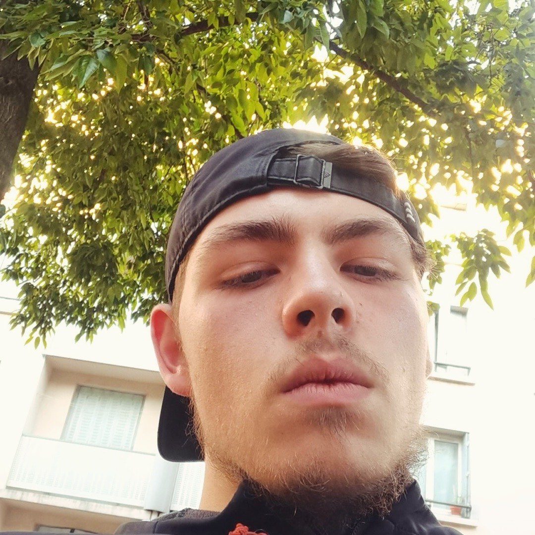 Profilo di Jonhy, 20 anni, incontri a Esperia